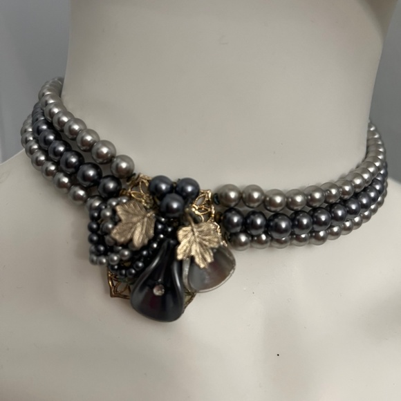 Vintage Gray & Silver Pearl 3 Strand Choker w/Filigree Grape Leaves Pendant - Picture 2 of 9